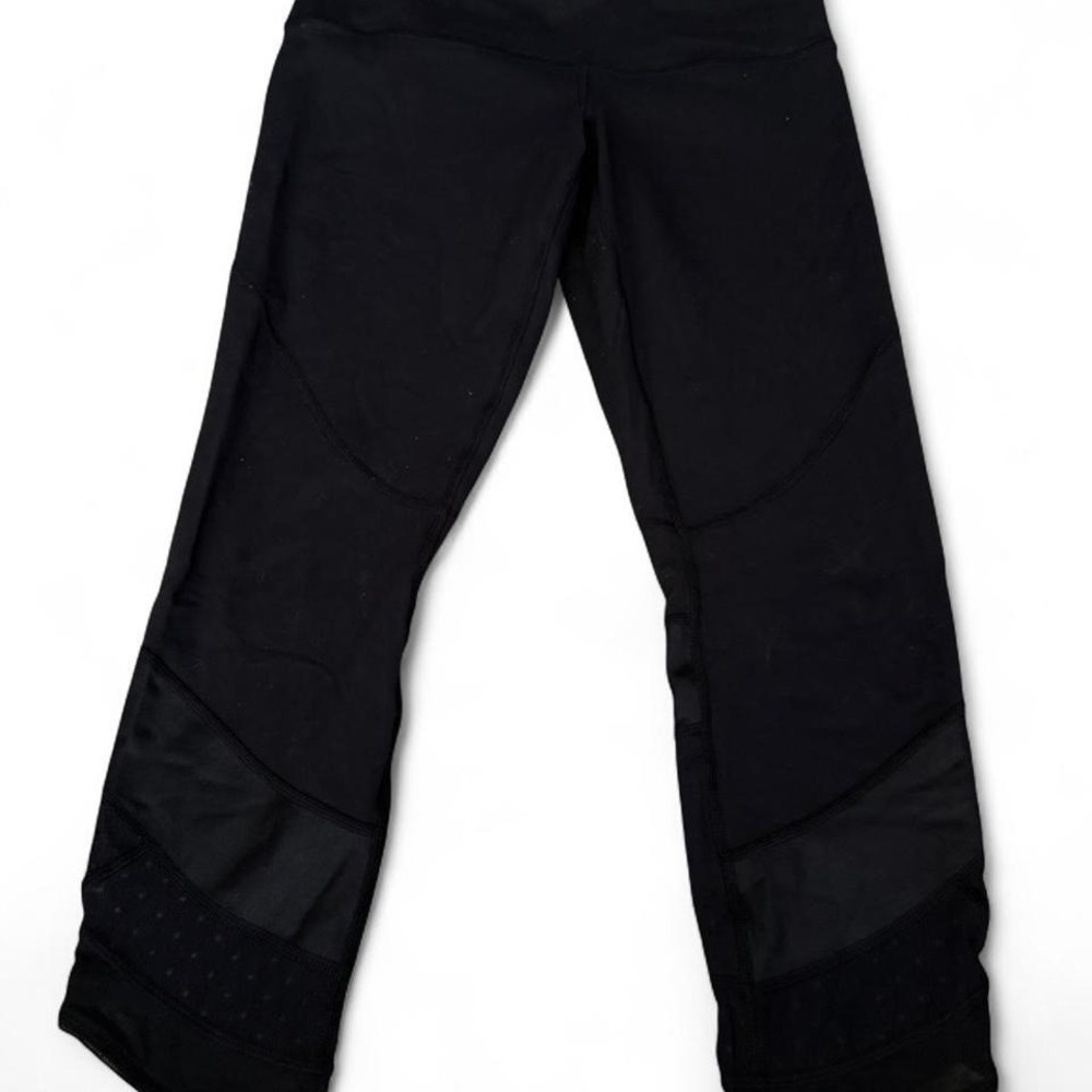 Lululemon Black Leggings Capri length Size 8 Sheer design at bottom of leggings